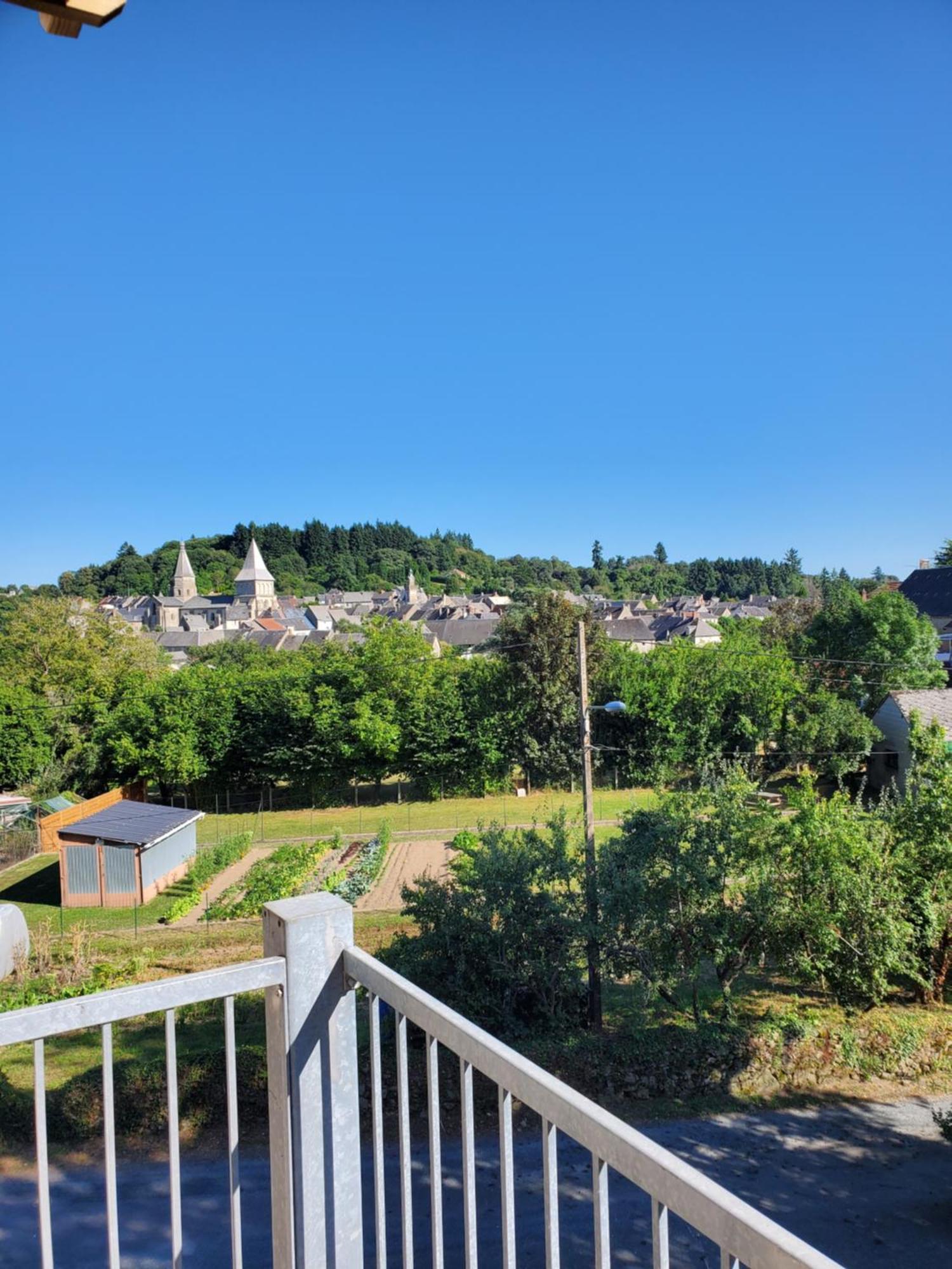 Aux Cieux Apartment Benevent-l'Abbaye Luaran gambar